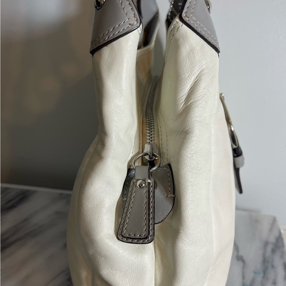 Coach White And Gray Soho  Lynn Hobo, Leather Shoulder Bag EUC with COA - Picture 10 of 16